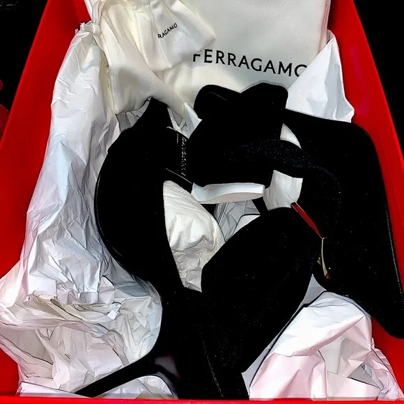 SALVATORE FERRAGAMO EMII 85 T 9 1/2 C NERO VELVIT NIB